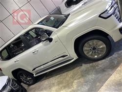 تۆیۆتا لاند کروزەر